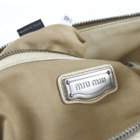 Miu Miu Handtasche aus Leder in Creme