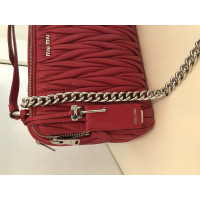 Miu Miu Sac à bandoulière en Cuir en Rouge