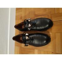 Valentino Garavani Schnürschuhe aus Leder in Schwarz