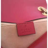 Gucci GG Marmont Flap Bag Mini in Pelle in Rosso