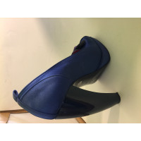 Les Copains Pumps/Peeptoes aus Seide in Blau