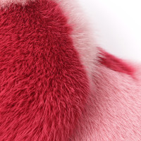 Gucci Jacke/Mantel aus Pelz in Rot