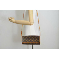 Louis Vuitton Twin Pochette Canvas in Bruin