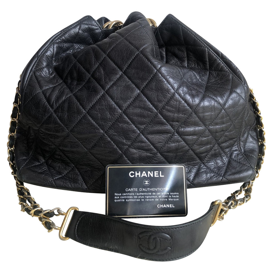 Chanel Handtasche aus Leder in Schwarz