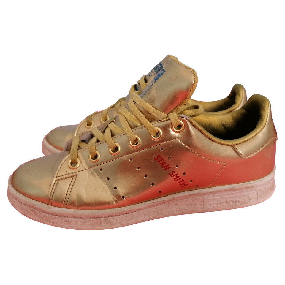 Adidas Sneakers aus Leder in Gold