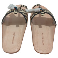 Antik Batik Sandalen aus Leder in Creme