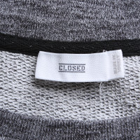 Closed Sweatshirt in grijs / wit