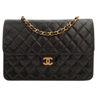 Chanel Classic Flap Bag aus Leder in Schwarz