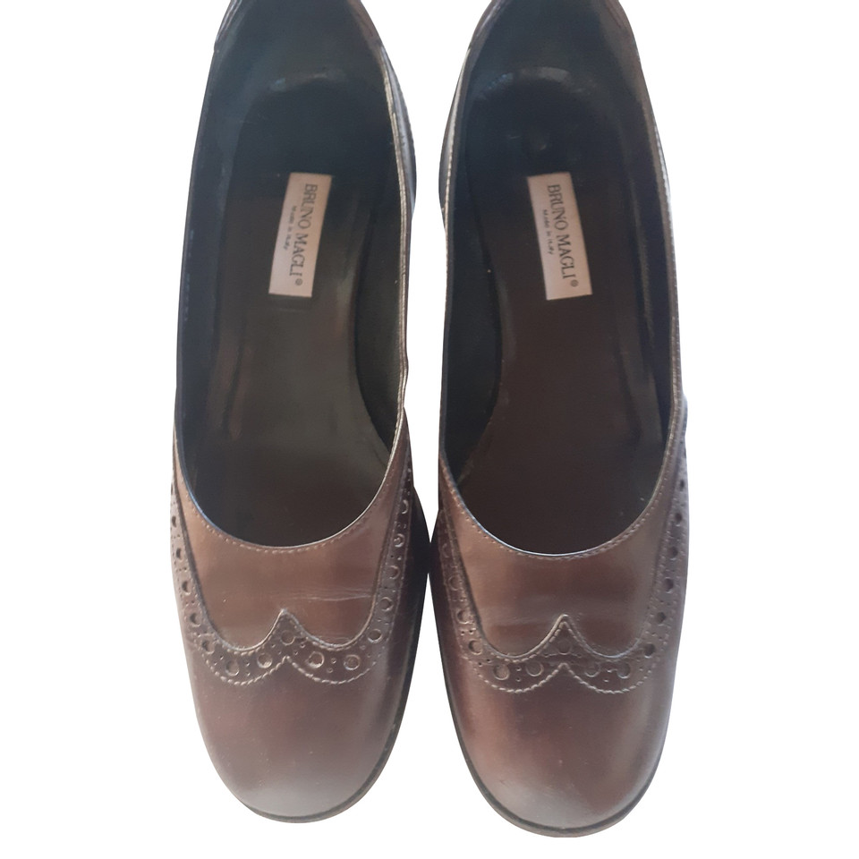 Bruno Magli Pumps/Peeptoes en Cuir en Marron