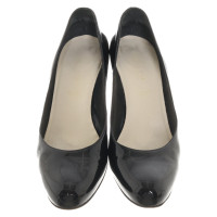 Bally Pumps/Peeptoes aus Lackleder in Schwarz