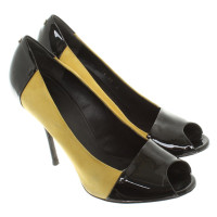 Gucci Peeptoes in Black / Yellow