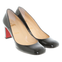 Christian Louboutin Pumps/Peeptoes Lakleer in Zwart