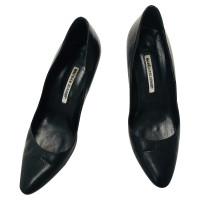 Manolo Blahnik Pumps/Peeptoes en Cuir en Noir