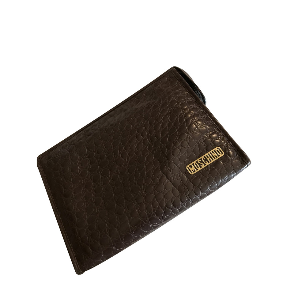 Moschino Clutch aus Leder in Braun