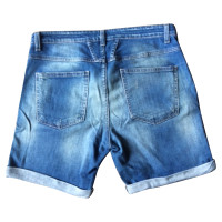 Closed Shorts im Used-Look