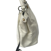 Fendi Peekaboo Bag Large aus Lackleder in Creme