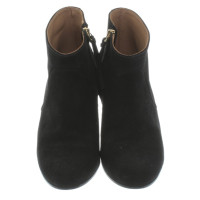 Closed Boots in Black