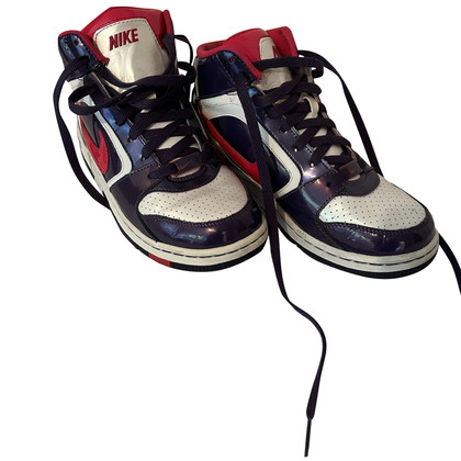 Nike Chaussures de sport en Cuir verni