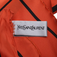 Yves Saint Laurent Seidentuch in Orange