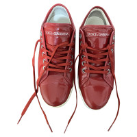 Dolce & Gabbana Sneakers aus Lackleder in Rot