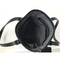 Louis Vuitton Bucket Bag 23 aus Leder in Schwarz