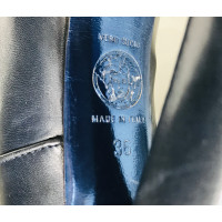 Versace Stiefel aus Leder in Blau