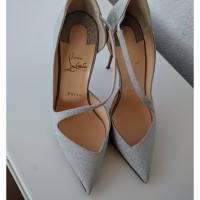 Christian Louboutin Pumps/Peeptoes aus Leder in Silbern