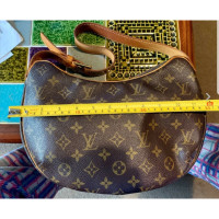 Louis Vuitton Croissant Leather in Brown