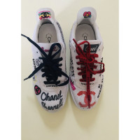 Chanel Sneakers aus Baumwolle in Weiß