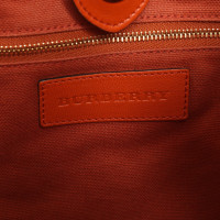 Burberry Handtasche aus Leder in Orange