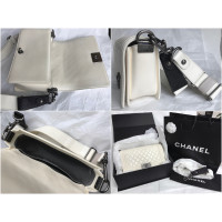 Chanel Boy Bag aus Leder in Creme