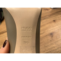 Hugo Boss Pumps/Peeptoes en Cuir en Beige