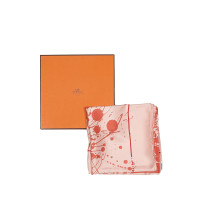 Hermès Echarpe/Foulard en Soie en Rose/pink