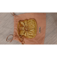 Miu Miu Accessoire aus Leder in Gold
