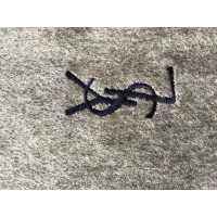 Yves Saint Laurent Scarf/Shawl Wool in Grey