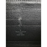 Louis Vuitton Tasje/Portemonnee Lakleer in Zwart