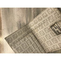 Fendi Täschchen/Portemonnaie aus Leder in Weiß