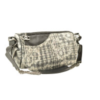Chanel Handtasche aus Canvas in Grau
