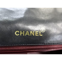 Chanel Flap Bag in Pelle verniciata in Nero