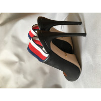 Gucci Pumps/Peeptoes Leer in Zwart