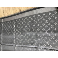 Louis Vuitton Monogram Tuch in Grigio