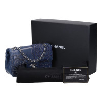 Chanel Umhängetasche aus Leder in Blau