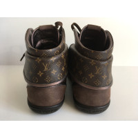 Louis Vuitton Sneakers aus Leder in Braun