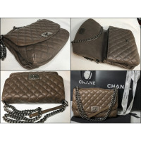 Chanel Flap Bag aus Leder in Taupe