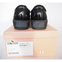Acne Sneakers aus Lackleder in Schwarz