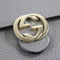 Gucci Interlocking aus Leder in Grau