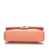 Chanel Classic Flap Bag Medium aus Leder in Orange
