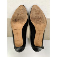 Manolo Blahnik Pumps/Peeptoes en Cuir en Noir