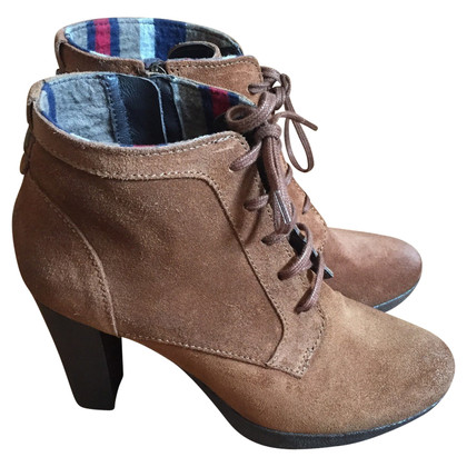 Tommy Hilfiger Ankle boots Suede in Ochre