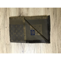 Louis Vuitton Monogram Tuch in Brown